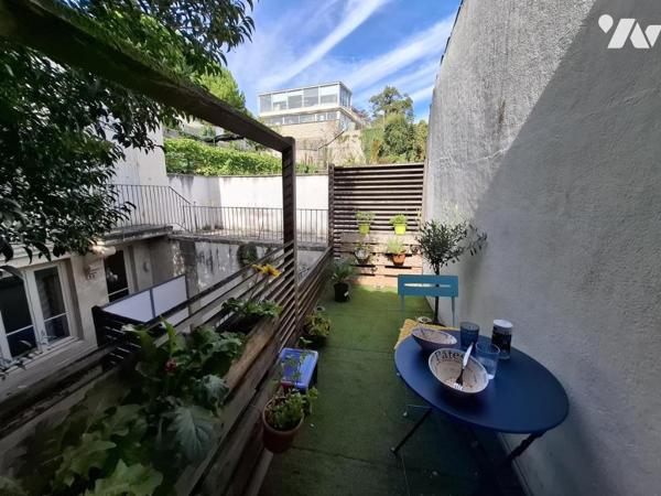Apt T2 Loué - à SAINTES - rive gauche - dans le centre - rue des jacobins - avec cave et terrasse