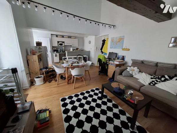 Apt T2 Loué - à SAINTES - rive gauche - dans le centre - rue des jacobins - avec cave et terrasse