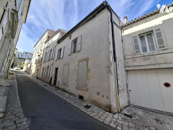 Apt T2 Loué - à SAINTES - rive gauche - dans le centre - rue des jacobins - avec cave et terrasse