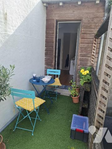 Apt T2 Loué - à SAINTES - rive gauche - dans le centre - rue des jacobins - avec cave et terrasse