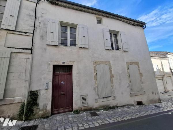 Apt T2 Loué - à SAINTES - rive gauche - dans le centre - rue des jacobins - avec cave et terrasse