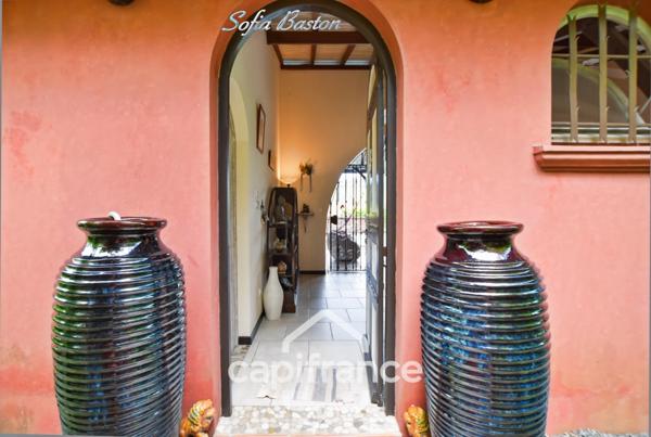 LES TROIS ILETS (972) - Maison d'exception à vendre - 5 pièces (T3+Studio ind.) - Piscine, carbet, proche plage, jardin.