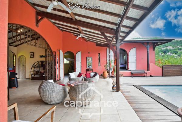 LES TROIS ILETS (972) - Maison d'exception à vendre - 5 pièces (T3+Studio ind.) - Piscine, carbet, proche plage, jardin.