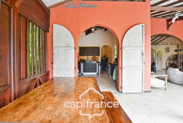 LES TROIS ILETS (972) - Maison d'exception à vendre - 5 pièces (T3+Studio ind.) - Piscine, carbet, proche plage, jardin.