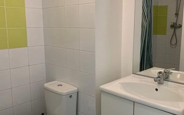 Appartement à louer    1 pièce • 18 m2 Nîmes