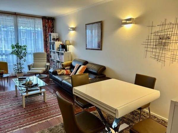 Vente                                                      Appartement
                        
                     4 pièces                      77 m2                     à Colombes