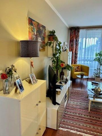 Vente                                                      Appartement
                        
                     4 pièces                      77 m2                     à Colombes
