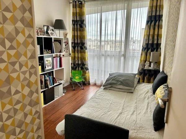 Vente                                                      Appartement
                        
                     4 pièces                      77 m2                     à Colombes