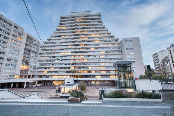 Vente                                                      Appartement
                        
                     4 pièces                      77 m2                     à Colombes