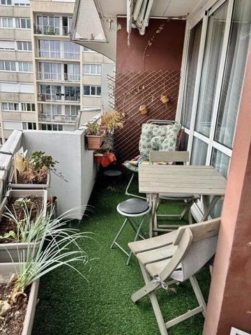 Vente                                                      Appartement
                        
                     4 pièces                      77 m2                     à Colombes