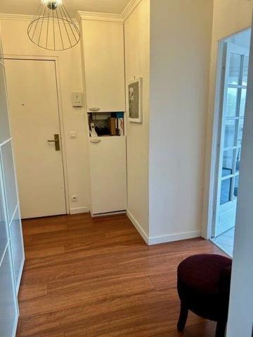 Vente                                                      Appartement
                        
                     4 pièces                      77 m2                     à Colombes