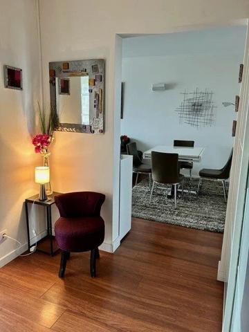 Vente                                                      Appartement
                        
                     4 pièces                      77 m2                     à Colombes