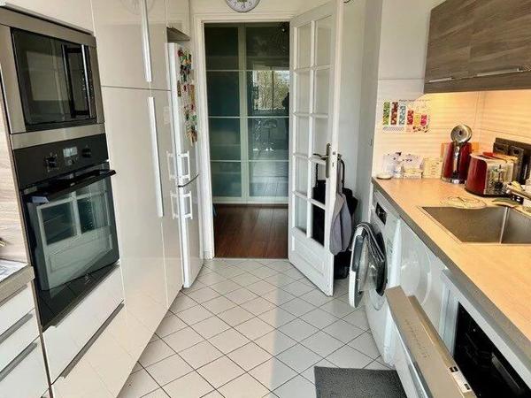 Vente                                                      Appartement
                        
                     4 pièces                      77 m2                     à Colombes