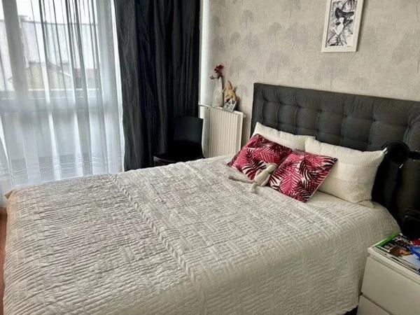 Vente                                                      Appartement
                        
                     4 pièces                      77 m2                     à Colombes