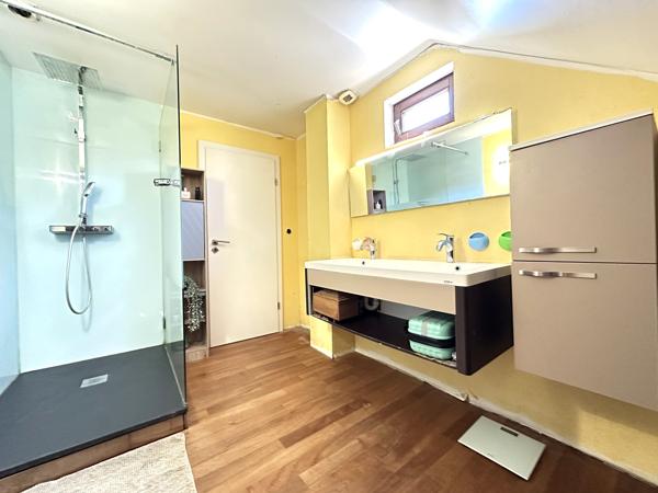 Maison de 1971  avec extension de 2010 avec entrée indépendante