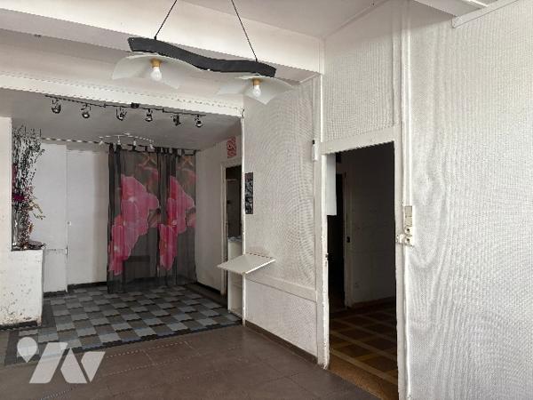 Damazan centre ! Grande maison de village à rénover avec jardinet clos non attenant !