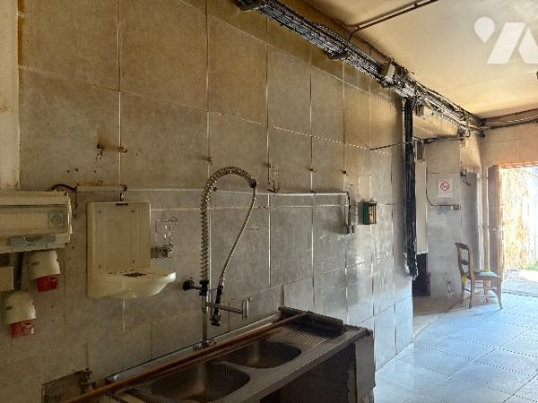 Damazan centre ! Grande maison de village à rénover avec jardinet clos non attenant !