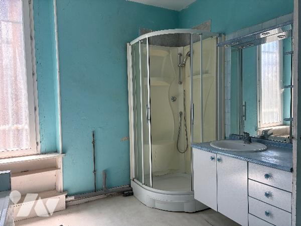 Damazan centre ! Grande maison de village à rénover avec jardinet clos non attenant !