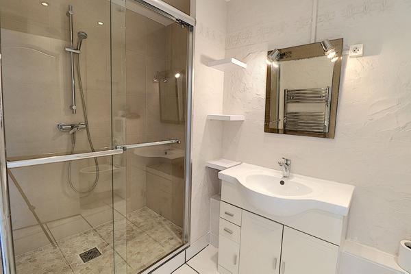 À LOUER - EN EXCLUSIVITÉ A DRAGUIGNAN STUDIO MEUBLÉ DE 26m²