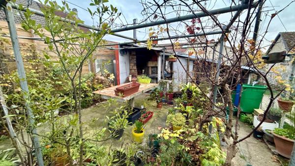 Terrain 332 m2 avec grange à aménager et bâtis existant