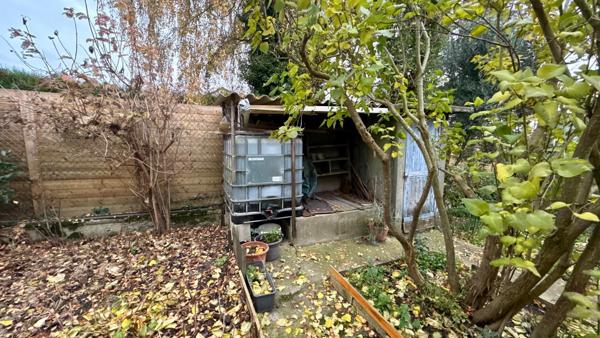 Terrain 332 m2 avec grange à aménager et bâtis existant