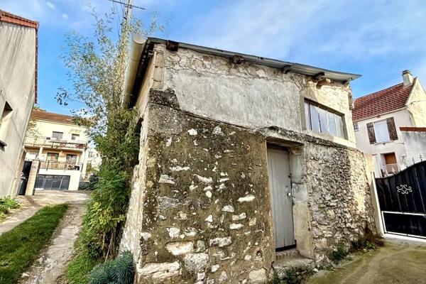 Terrain 332 m2 avec grange à aménager et bâtis existant