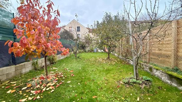 Terrain 332 m2 avec grange à aménager et bâtis existant