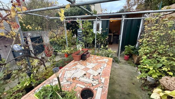 Terrain 332 m2 avec grange à aménager et bâtis existant