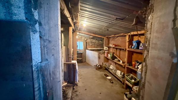 Terrain 332 m2 avec grange à aménager et bâtis existant