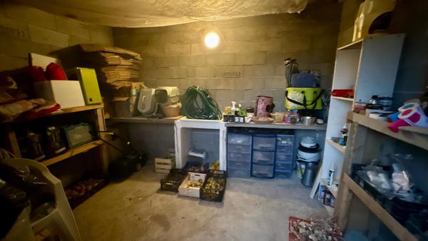 Terrain 332 m2 avec grange à aménager et bâtis existant