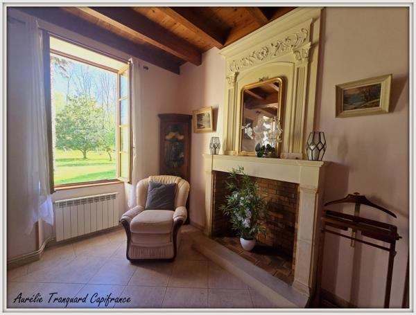 Maison BOURGEOISE à vendre 6 pièces +DEPENDANCES,  à FONTENET (17400) composée de 4 chambres, bordée d'un petit ruisseau et 6000m² de terrain