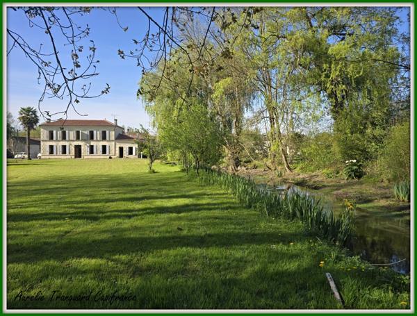 Maison BOURGEOISE à vendre 6 pièces +DEPENDANCES,  à FONTENET (17400) composée de 4 chambres, bordée d'un petit ruisseau et 6000m² de terrain