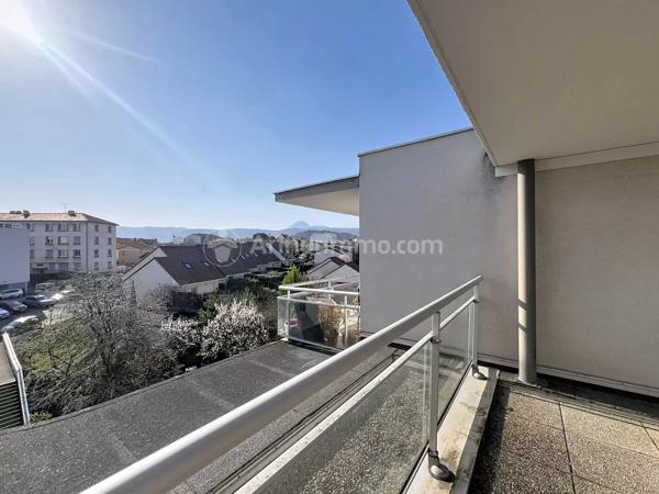 Location                                                      Appartement
                        
                     4 pièces                      111 m2                     à Clermont-Ferrand