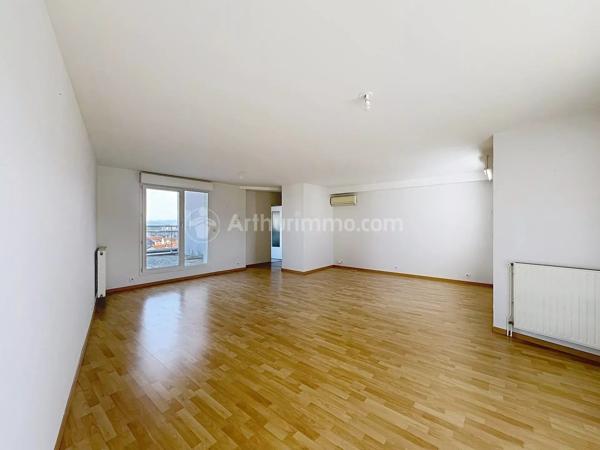 Location                                                      Appartement
                        
                     4 pièces                      111 m2                     à Clermont-Ferrand