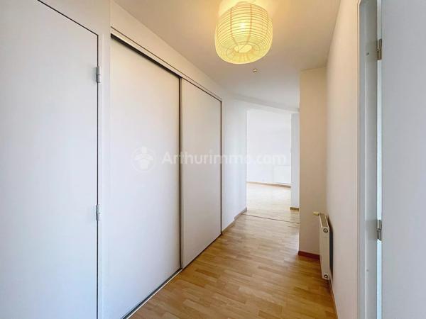 Location                                                      Appartement
                        
                     4 pièces                      111 m2                     à Clermont-Ferrand