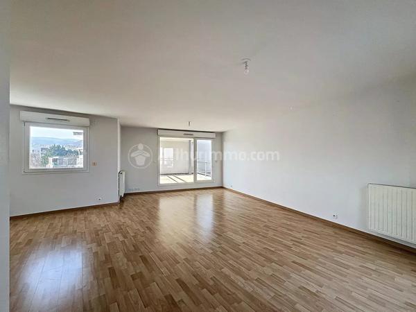 Location                                                      Appartement
                        
                     4 pièces                      111 m2                     à Clermont-Ferrand