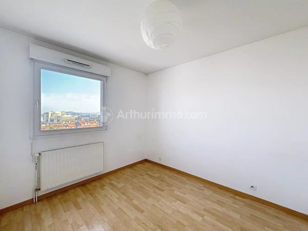 Location                                                      Appartement
                        
                     4 pièces                      111 m2                     à Clermont-Ferrand