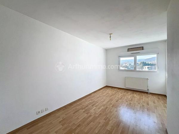Location                                                      Appartement
                        
                     4 pièces                      111 m2                     à Clermont-Ferrand