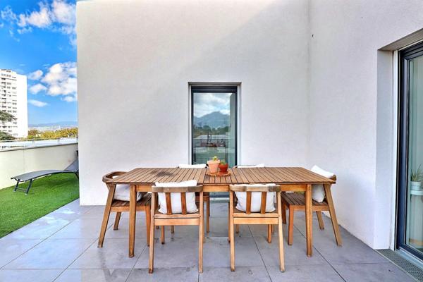 Rare à la vente : Magnifique T4 en rooftop avec 55 m2 d'extérieur secteur Michelet