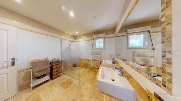 Maison plain pied Pezens avec piscine