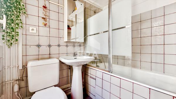 A VENDRE CHARMANT 2P 26M2 4E DERN. ET. SUPERBES VOLUMES COMBLES OUVERTS - CANAL ST. MARTIN RÉPUBLIQUE PARIS XIE