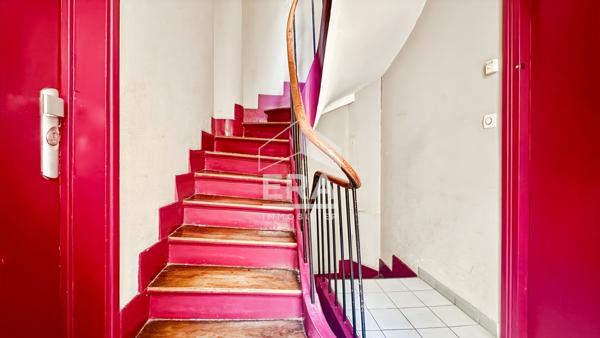 A VENDRE CHARMANT 2P 26M2 4E DERN. ET. SUPERBES VOLUMES COMBLES OUVERTS - CANAL ST. MARTIN RÉPUBLIQUE PARIS XIE