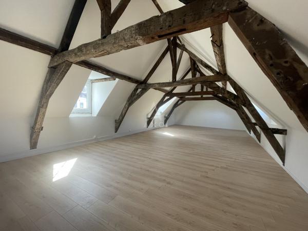Immeuble de Rapport de 243 M² de SH et de 8 Pièces