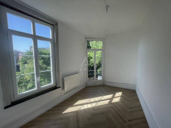 Immeuble de Rapport de 243 M² de SH et de 8 Pièces
