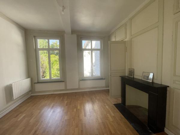 Immeuble de Rapport de 243 M² de SH et de 8 Pièces