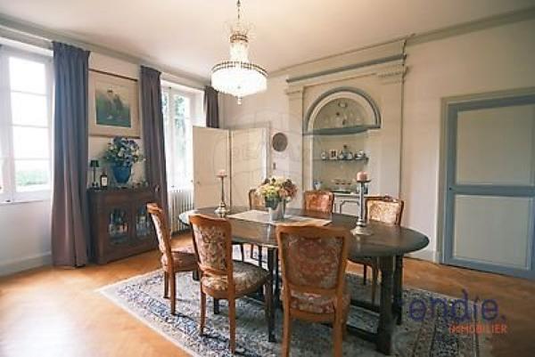 Propriété XIX ° avec 10 ha Bois et Parc !!