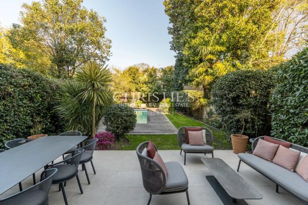 BORDEAUX LABOTTIÈRE – ÉLÉGANTE MAISON DE MAÎTRE AVEC JARDIN ET PISCINE