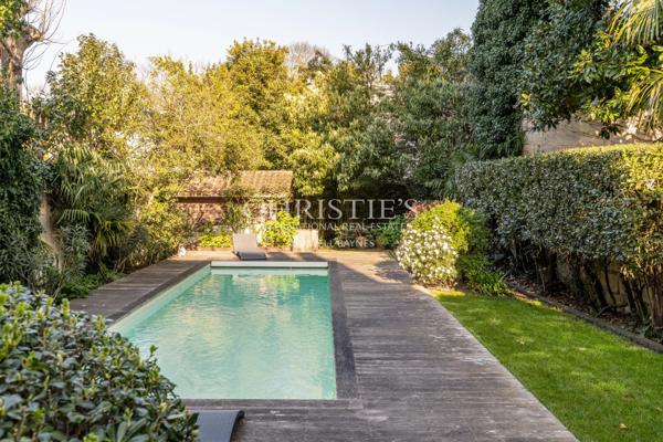 BORDEAUX LABOTTIÈRE – ÉLÉGANTE MAISON DE MAÎTRE AVEC JARDIN ET PISCINE