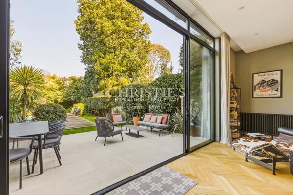 BORDEAUX LABOTTIÈRE – ÉLÉGANTE MAISON DE MAÎTRE AVEC JARDIN ET PISCINE