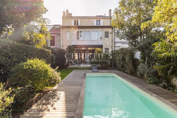 BORDEAUX LABOTTIÈRE – ÉLÉGANTE MAISON DE MAÎTRE AVEC JARDIN ET PISCINE